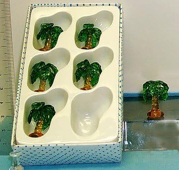PALM Artglass 1 inch MINI sized Figurines small PALM TREE ALL GREEN WITH BROWN TRUNK 6 Pc. BOX LOT