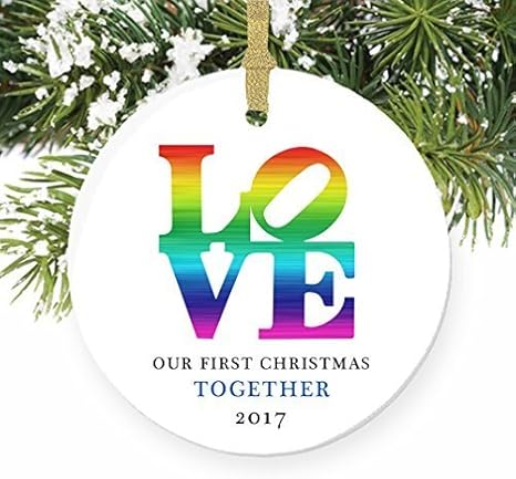 Regalo Natale Amore.Ornamenti Di Natale Amore Il Nostro Primo Natale Insieme Regalo Per Fidanzati Gay First Holiday Anniversary Elegante Coppia Present Craft Ornamento Idee Regalo Holiday Anniversary Keepsake 7 6 Cm Amazon It Sport E