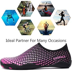 Schnorchelmasken 51R6vj1VrhL. SS300 Obermaterial: Neopren + Gummi, Weiche Sohlen, bequem und elastisch.
Innenmaterial: Polyester + Elasthan. Deshalb trocknen die Schuhe sher schnell. Atmungsaktiv, dünn, wie eine Haut.
Sohle: Die Sohle besteht aus rutschfestem Gummi. So können Sie Trost im Wasser, Turnhalle und am Strand spielen. Weich und flexibel.