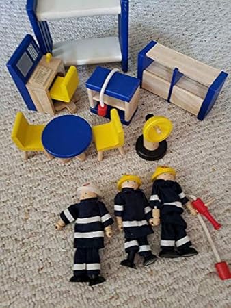 pintoy wooden fire station