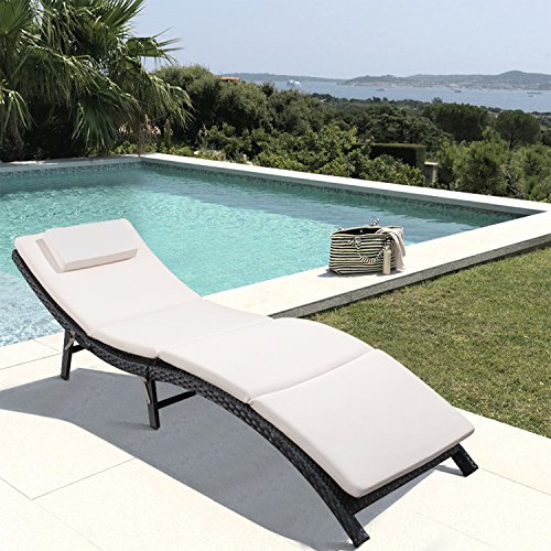 Flamaker 3 Pieces Patio Chaise Lounge with Cushions Unadjustable Modern Outdoor Furniture Set PE Wicker Rattan Backrest Lounger Chair Patio Folding Chaise Lounge with Folding Table (Beige)