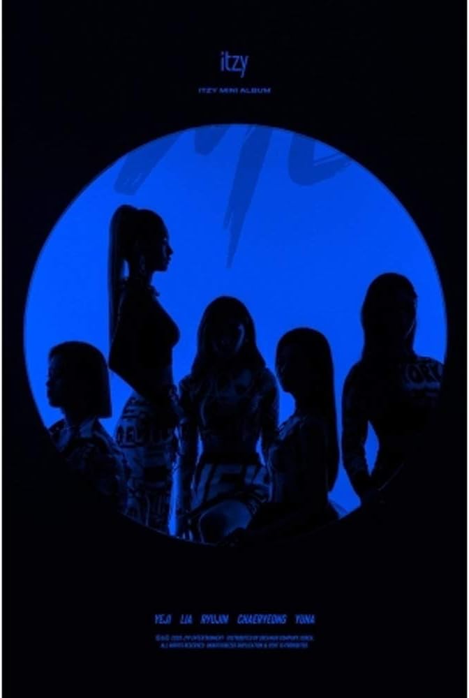 Itzy It'z me (Incl. Pre-Order Benefits : Photo Essay, Poster, Postcard Set, Event Card), One Random Acrylic Photocard (Random Version)