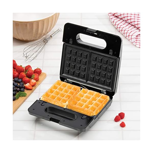 Daewoo-SDA1562-3-in-1-Snack-Maker-Sandwich-Waffle-Panini-Press-with-Detachable-Plate-and-Non-Stick-Coating-Cool-Touch-Housing-and-2-Indicator-Lights-Controlled-by-Termostat-Silver Daewoo SDA1562 3-in-1 Snack Maker, Sandwich, Waffle & Panini Press with Detachable Plate and Non-Stick Coating Range…