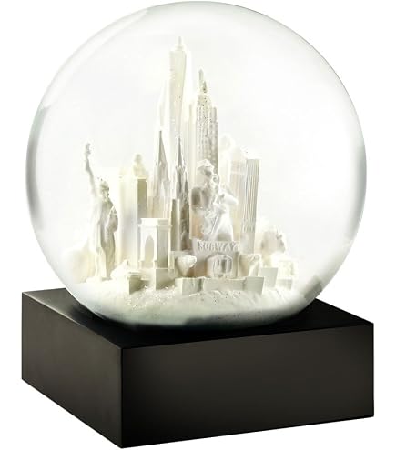 Cool  GlobesクールスノーグローブNYCレインボースノードーム Amazon.com: CoolSnowGlobes New York City White Cool Snow Globe