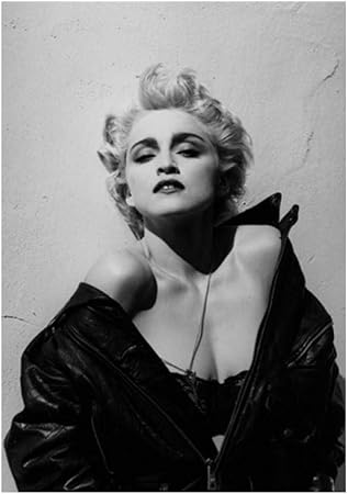 Pop Art Gorilla Carino Che Ascolta La Musica Con Le Cuffie Con La Donna Pronta Per