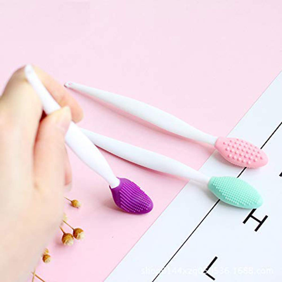 Lip Brush Set, FITDON 2pcs Retractable Lip Brush with Cap for Lipstick Gloss & 2pcs Double-Sided Silicone Exfoliating Lip Brushes: Beauty