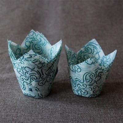 Tulip Baking Cupcake Liners (200 pack) Standard Size Beautiful White with Aqua Design, Perfect for Muffins, Cupcakes, Popcorn