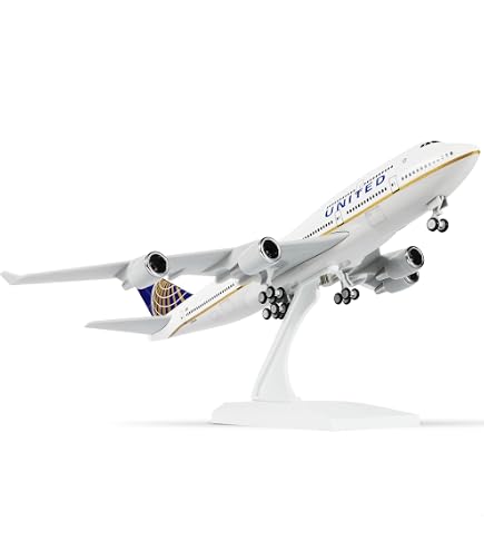 Amazon.com: Skymarks Delta Air Lines Boeing 767-300 Model Airplane