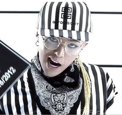 Qwants 人気急上昇中 Bigbang G Dragon ジヨン着用 ストライプ柄 帽子 キャップ 同型 コスプレ クリスマス オリジナル梱包 衣装の買取価格 相場 高価買取なら買取一括比較のウリドキ