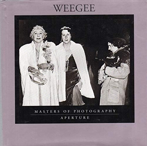 Naked City: Weegee, Arthur 'Weegee' Fellig: 9780306812040: Amazon