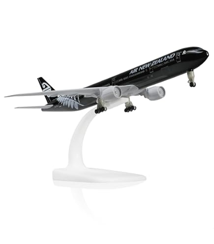 Amazon.com: Hasegawa 1/200 Japan Airlines B777-300 New Logo