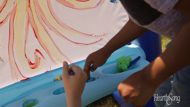 4 HearthSong%25C2%25AE+Inflatable+Easel+Paints+Sponges