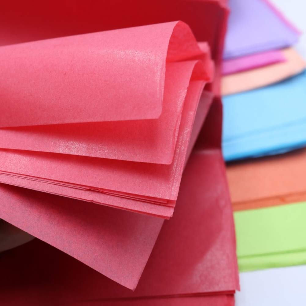 упаковочный бумага для упаковки одежды. стильная упаковка одежды. папиросная бумага для упаковки. бумага для упаковки одежды. упаковка вещей в бумагу.