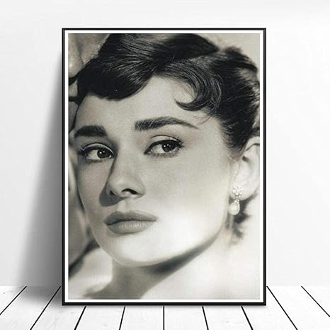 Amazon Co Jp 複数サイズオードリーヘップバーンポスターリビング部屋装飾オードリーヘップバーン 写真プリントベッドルームホーム壁アートファッション帆布アートワークオードリーヘップバーン写真壁装飾 ホーム キッチン