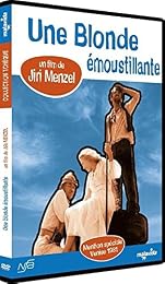 Une blonde émoustillante