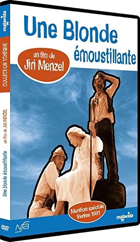 Une blonde émoustillante