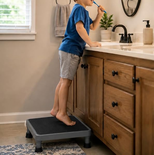 AERANTO HEAVY-DUTY ONE STEP STOOL WITH CARRY HANDLE – 4.1″ LOW FOOT STOOL, NON-SLIP RUBBER PLATFORM, 500LB CAPACITY – PORTABLE SAFETY STEP STOOLS FOR ADULTS, SENIORS, BATHROOM, BED, SUV, 17″X13″