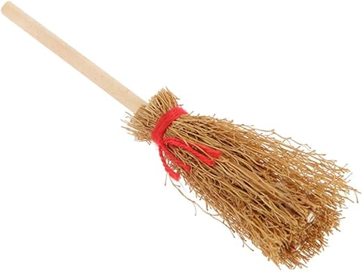 Ogquaton Holzbesen Hexe Gartenhaus Puppenhaus Miniatur Kinder Madchen Spielzeug Dekoration Gelb Praktisch Amazon De Kuche Haushalt