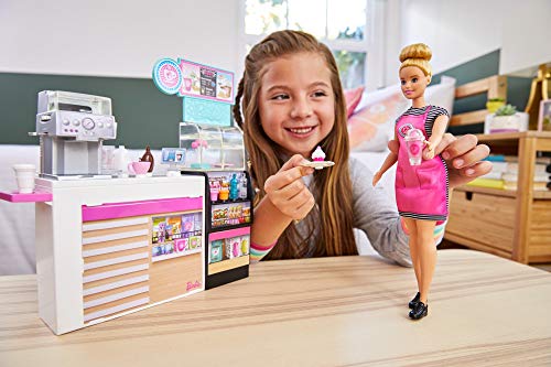 Barbie GMW03 - Naschcafé Spielset, kurviger Blonde (30,4 cm), +20 realistische Spielteile: Maschine, Milch, Sirup, Kaffeebecher, Wasserflaschen, Süßigkeiten, Snacks und mehr, ab 3 Jahren – Bild 3