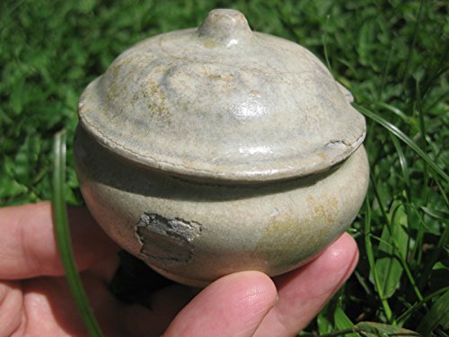 Thai glazed small lidded jar pottery, Savankhalok, Thailaland, 1200-1400AD