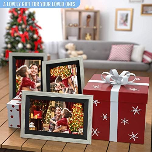 Digital picture frame displaying an image.