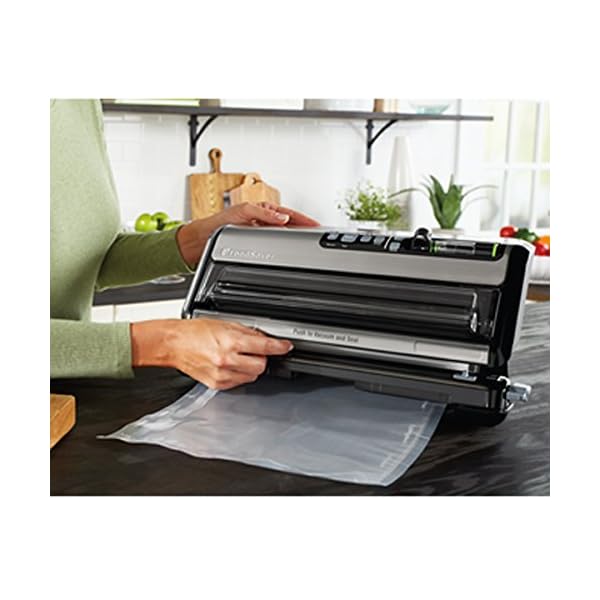 FoodSaver-New-FM5000-Series-2-in-1-Vacuum-Sealing-System-Plus-Starter-Kit-FM5200