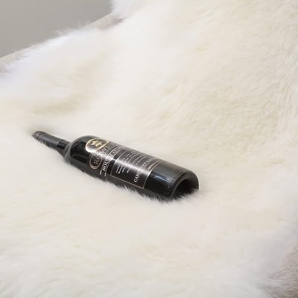 IRIWOOL PREMIUM GENUINE FUR SHEEPSKIN RUG REAL AUSTRALIA SHEEPSKIN NATURAL LUXURY FLUFFY LAMBSKIN FUR AREA RUG SEAT COVERS FOR KIDS BEDROOM SOFA CHAIR COVER (CREAMY WHITE, DOUBLE PELT/2FT X 6FT)