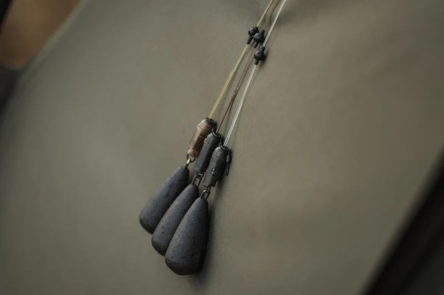 Korda Dark Matter Leader Heli-Safe Gravel, 50cm, 30lb, High Performance Carp Fishing Leader, Anti-Tangle, Quick Change Rig System, Durable Gravel Finish, Low Visibility Underwater