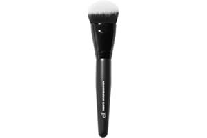 e.l.f. Smooth Swipe Foundation Brush, Face Makeup Brush For A Natural-Looking Finish, For Liquid & Cream Formulas, Vegan & Cr
