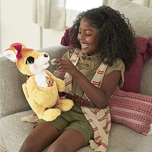 Hasbro Josie, das Känguru, interaktives Plüschspielzeug, 70+ Geräusche und Reaktionen, ab 4 Jahren, E6724, Gelb – Bild 7