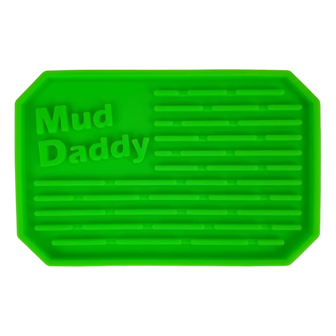 Relaxing in Wash Time Mud Daddy Licking Mat (Green)