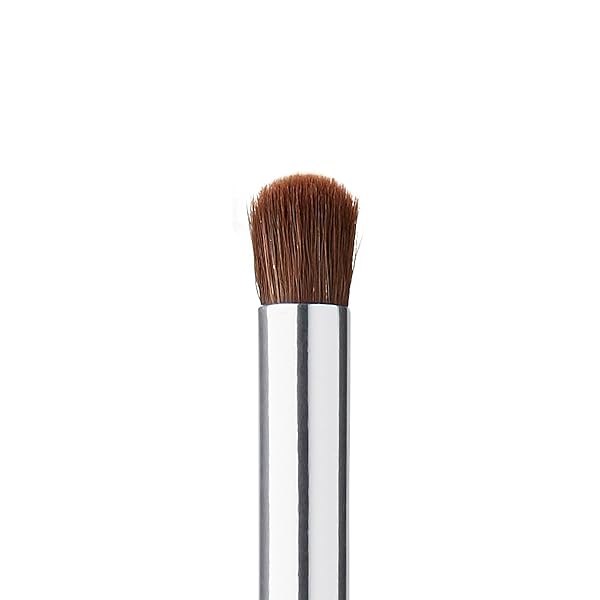 E.L.F. EYE CREASE BRUSH, DOMED BRISTLE BRUSH FOR CREATING BOLD EYE DEFINITION, BLENDS & CONTOURS, GREAT FOR SMUDGING SHADOW, VEGAN & CRUELTY-FREE