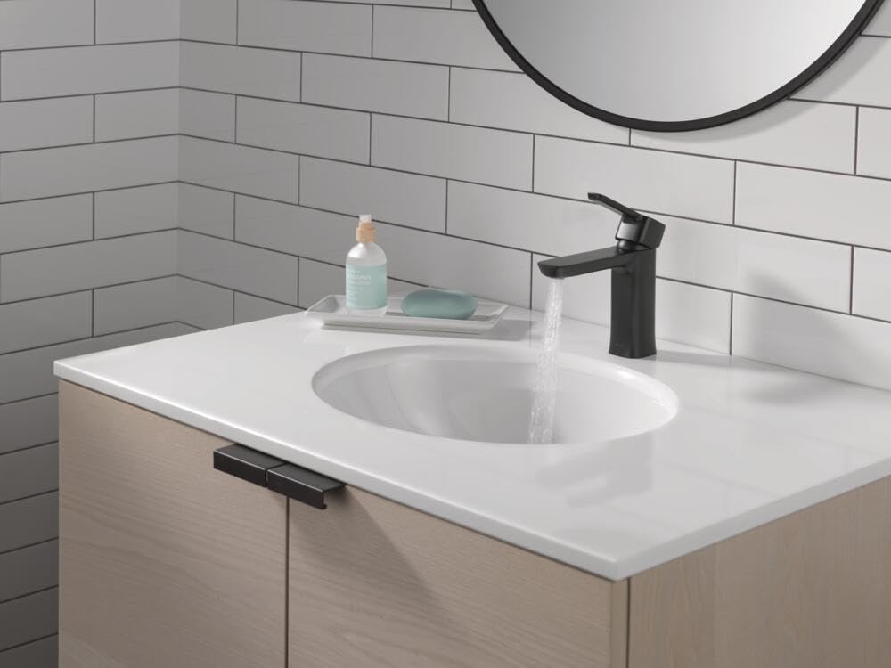 Delta Modern Matte Black Bathroom Faucet 1 Hole, Single Hole Bathroom Sink Faucet for Vanity, Push-Pop Drain Assembly, Matte Black 581LF-BLGPM-PP