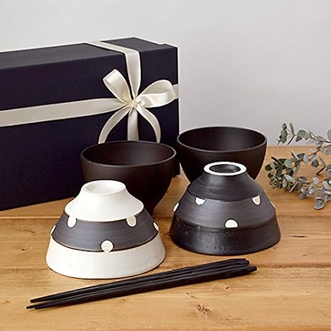Amazon Co Jp テーブルウェアイースト 和食器ギフトセット 夫婦茶碗セット 食器セット 結婚祝い 夫婦茶碗 ドット ホーム キッチン