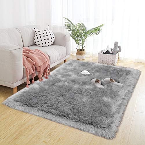 Benron フェイクシープスキンファー スーパーソフト リビングルーム ラグ 高級ベッドルームフェイクファーラグ リタングル 暖かいシャギーエリアラグ 4 X 6フィート グレー