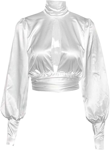 outfit blusa blanca cuello de tortuga