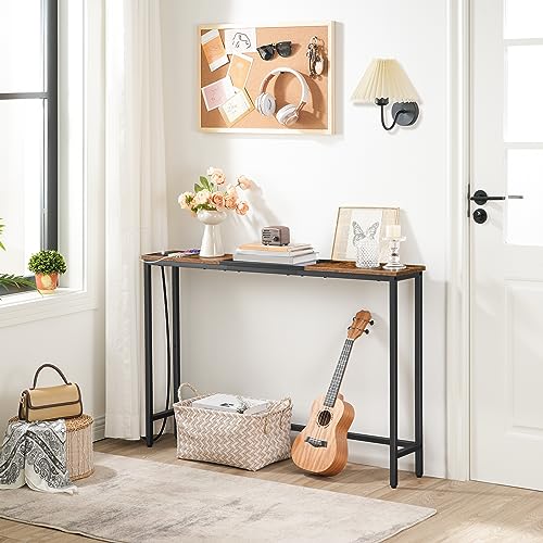 HOOBRO Narrow Console Table with Charging Station, Skinny Entryway Table for Living Room, Slim Console Table Behind Couch, Sofa Table for Hallway, Foyer, Rustic Brown and Black EBF114KXG01