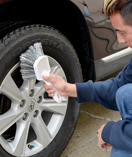 CARCAREZ Car Soft Wheel Rims Cleaning Brush with Feathered Ends Bristles (Pack of 1, 9")