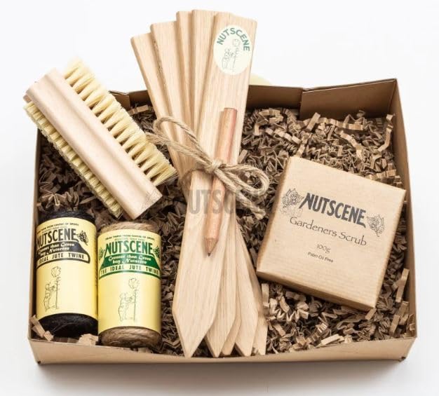Nutscene Hands-on Gift set for Gardeners- in vintage style packaging