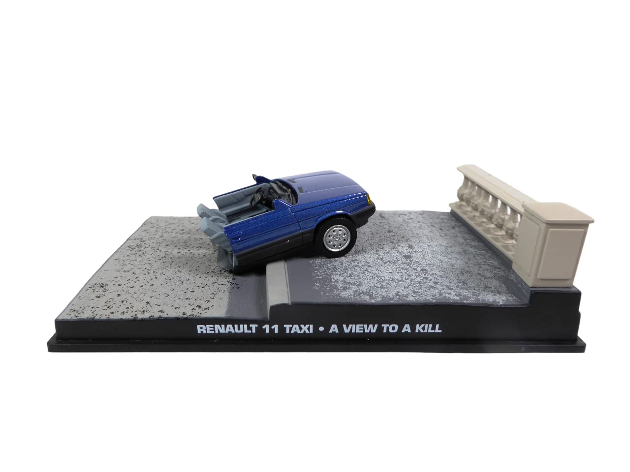 JAMES BOND - 1/43 miniature car compatible with Renault 11 Parisian taxi: crashed R11 car from the 007 film Dangerously yours - DYG2