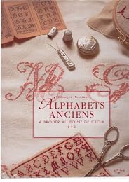 Alphabets anciens à broder au point de croix