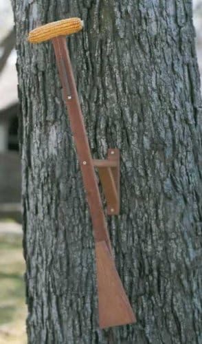 Amazon Com Looker Spinning Squirrel Stick Squirrel Feeder Garden