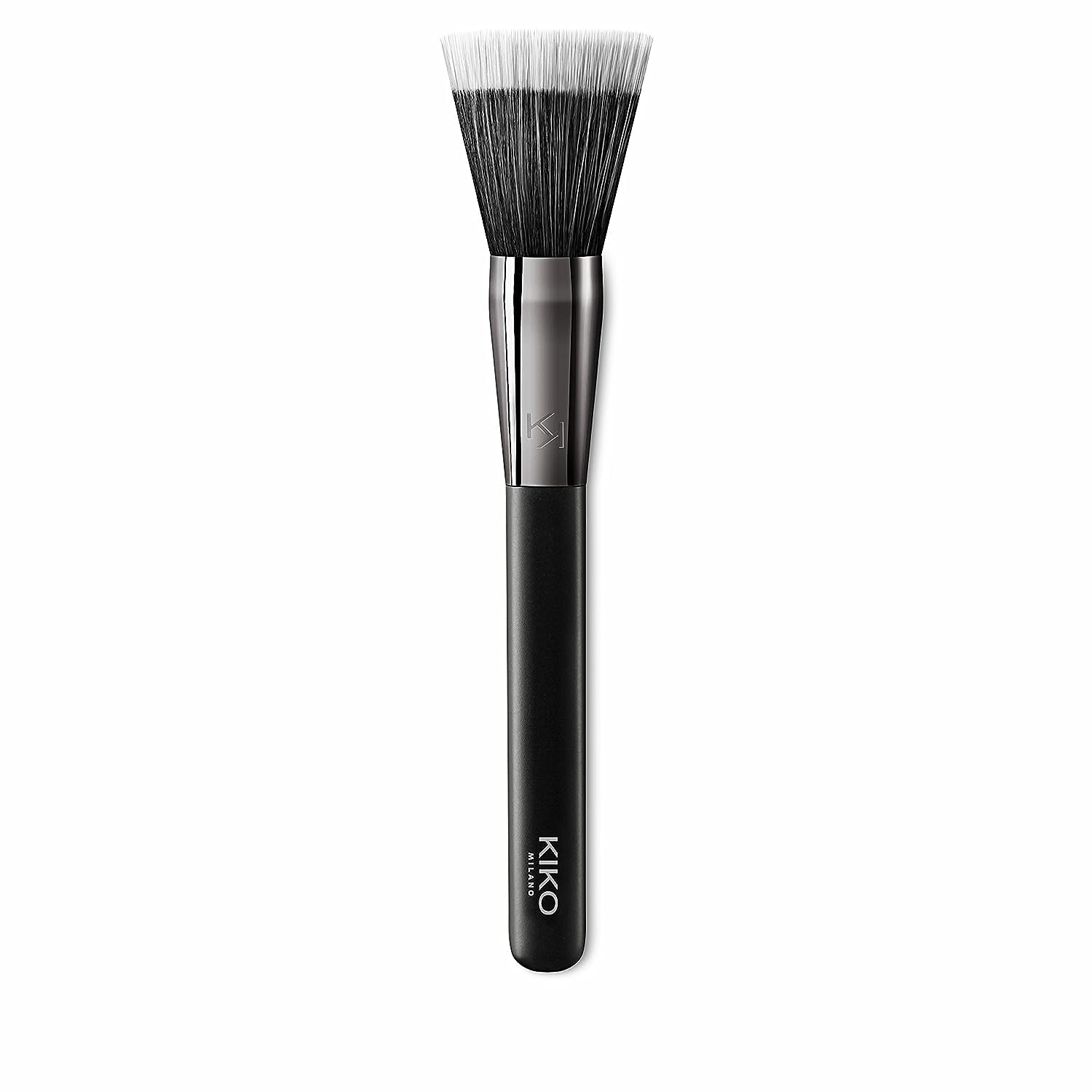 KIKO Milano Face 04 Stippling Foundation Brush | Cone-shaped brush with synthetic bristles for applying liquid or cream foundation