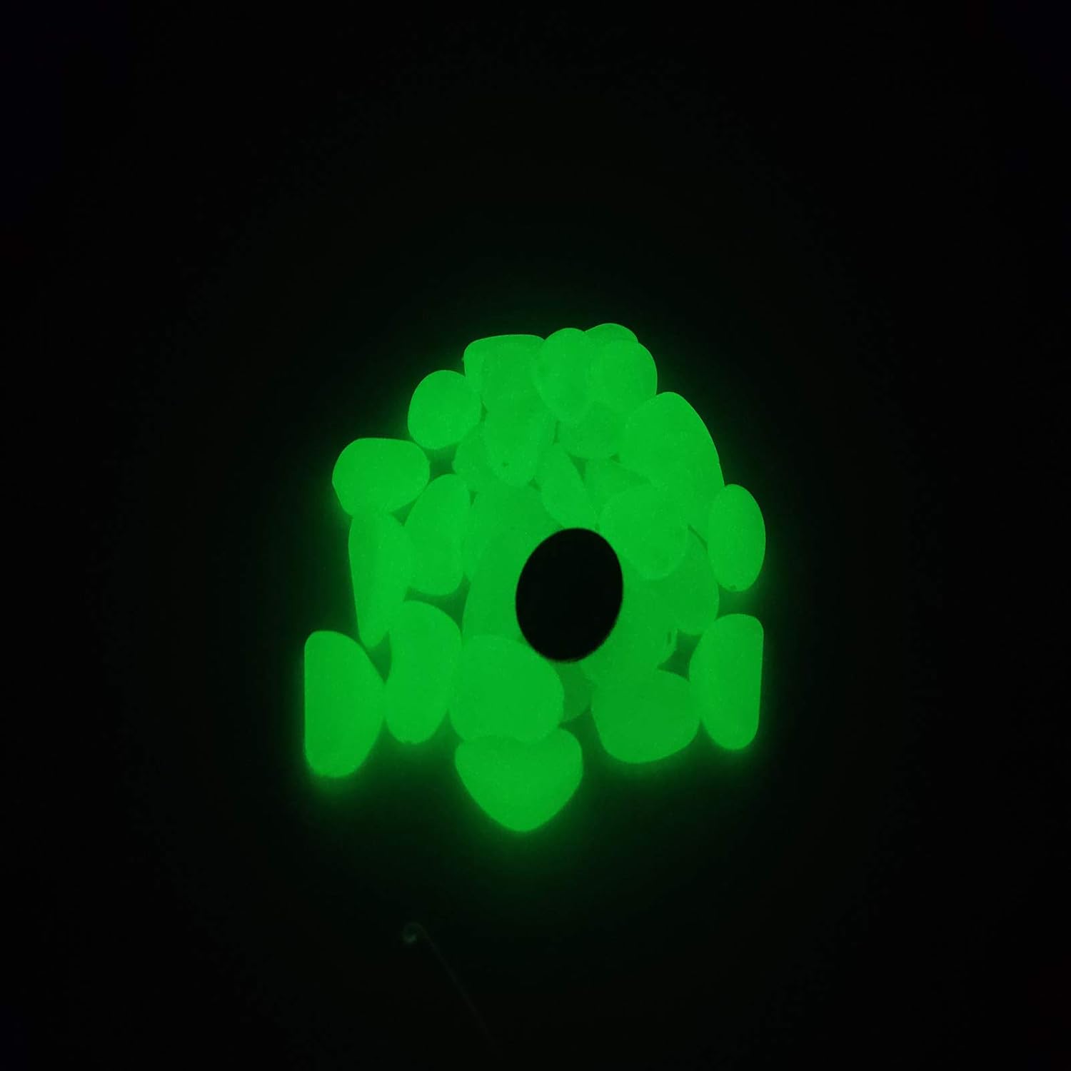 Glowing Rocks, Glow in The Dark Pebbles, Glow Decorative Stones Rocks, Luminous Pebbles for Outdoor Decor, Garden Lawn Yard, Aquarium, Walkway, Fish Tank, Pathway1.1lb，150pcs（ Yellow green(white)) : Garden & Outdoor