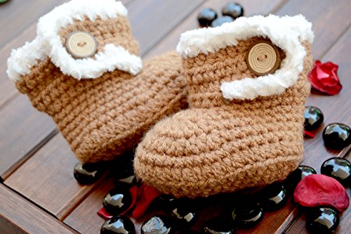 Camel crochet baby booties, faux fur, Wood button closure, Short furry baby boots, Baby winter boots, Baby shoes, Baby gift, Baby foot wear, shower gift, Crochet Newborn Boots