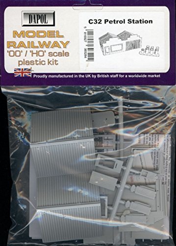 Dapol Model Railway Petrol Station Plastic Kit - OO Scale 1/76