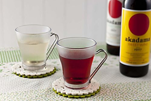 赤玉スイートワイン赤と白のお湯割りが入った耐熱ホルダーグラス