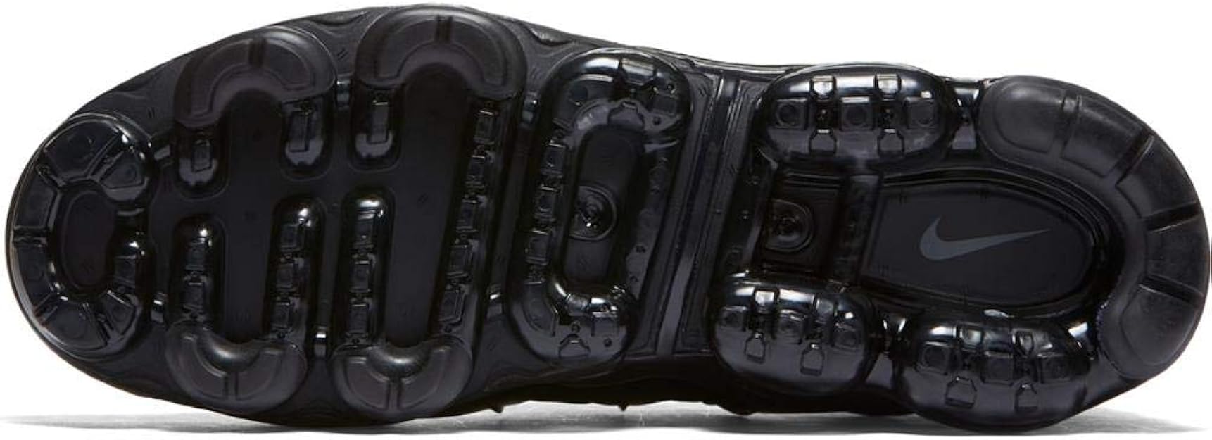 triple black air vapormax plus