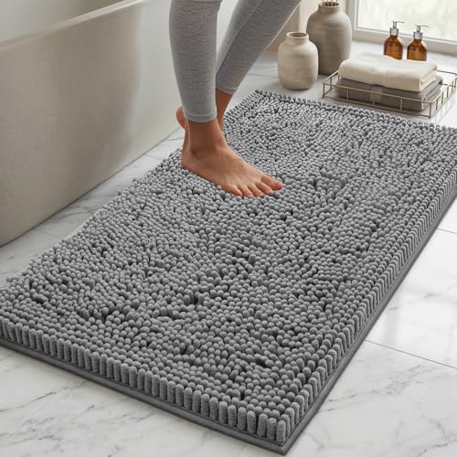 LuxUrux Small Bath Mat – AS-SEEN-ON-TV – Extra-Soft Plush Shower Rug, 42 x 60 cm Compact Chenille Microfiber Bathroom Rug, Super Absorbent Shaggy Bath Mat (Light Grey)