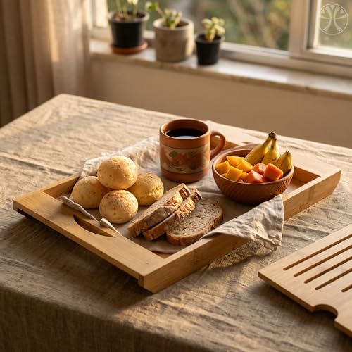 Tábua de Corte Bambu com Migalheira e Bandeja 4 em 1 | Bambu natural prensado, sulco coletor de migalhas, alças laterais, uso como fruteira ou suporte de panela, 36,8x22 cm